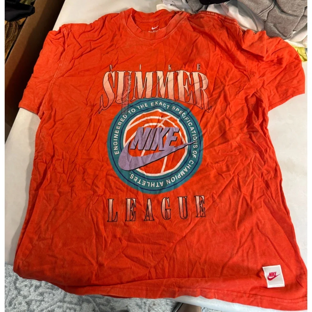 Nike Men's Summit League Short Sleeve Basketball T-Shirt Size Large Picante Red